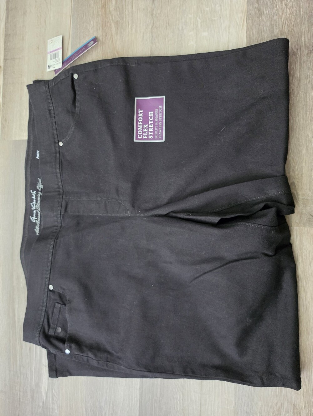 Gloria Vanderbilt Straight Leg Jeans in Black (NEVER WORN)